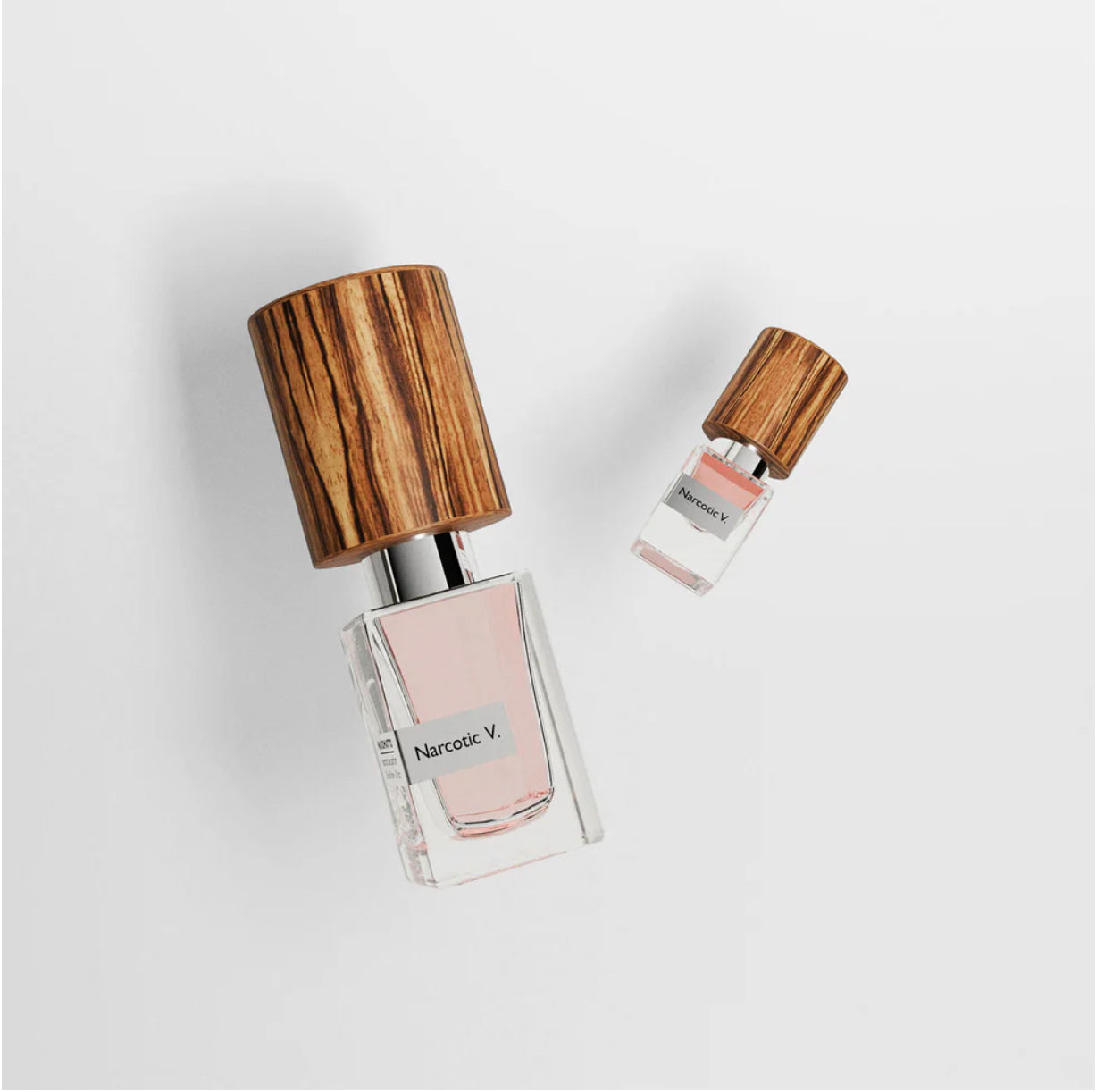 Détail du flacon Narcotic Venus de Nasomatto, fragrance de niche aux fleurs blanches