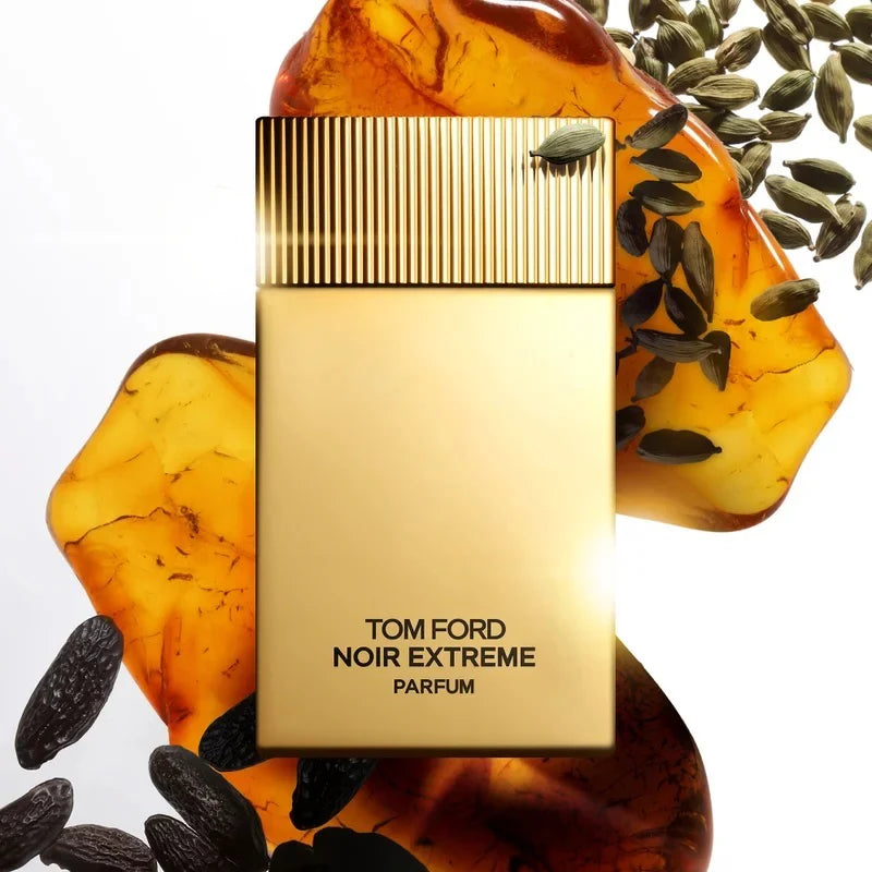 Parfum Tom Ford Noir Extrême porté par homme élégant fragrance ambrée épicée intense et sophistiquée